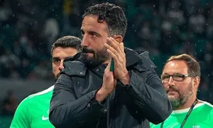 Amorim: 'Man Utd chỉ cho tôi ba ngày suy nghĩ' Amorim: 'Man Utd chỉ cho tôi ba ngày suy nghĩ'