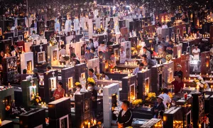 Lễ Đốt đèn của người Công giáo ở xóm đạo Tha La Lễ Đốt đèn của người Công giáo ở xóm đạo Tha La