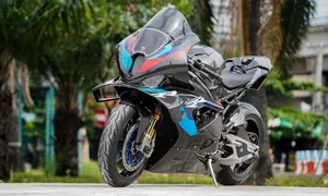 Chi hai tỷ đồng độ BMW S1000RR độc nhất Việt Nam Chi hai tỷ đồng độ BMW S1000RR độc nhất Việt Nam