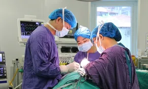 U tuyến giáp to như quả bưởi chèn đường thở U tuyến giáp to như quả bưởi chèn đường thở