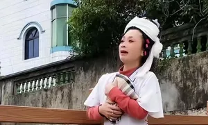 Đổi đời nhờ nghề khóc thuê Đổi đời nhờ nghề khóc thuê