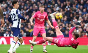 Tottenham thua đội áp chót Ngoại hạng Anh