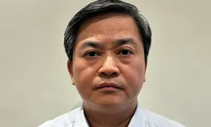 Cựu bí thư Bến Tre Lê Đức Thọ ra tòa Cựu bí thư Bến Tre Lê Đức Thọ ra tòa