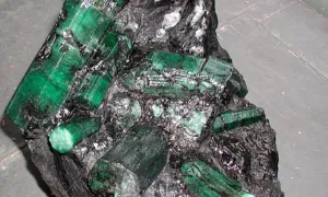Số phận trắc trở của khối ngọc lục bảo trị giá 925 triệu USD Số phận trắc trở của khối ngọc lục bảo trị giá 925 triệu USD