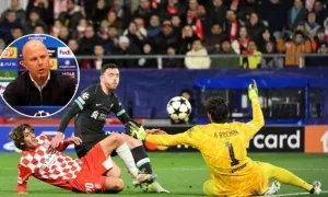 Slot: 'Liverpool phòng ngự không tốt để thử tài Alisson'