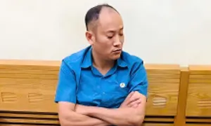 Chủ tịch phường bị bắt quả tang nhận hối lộ tại phòng làm việc Chủ tịch phường bị bắt quả tang nhận hối lộ tại phòng làm việc