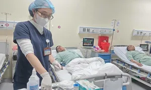 Hai nạn nhân vụ cháy quán hát suy hô hấp, nghi ngộ độc khí Hai nạn nhân vụ cháy quán hát suy hô hấp, nghi ngộ độc khí