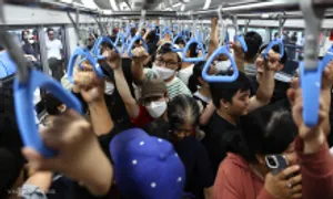 Đông nghịt người trải nghiệm metro Bến Thành - Suối Tiên