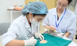 Đề xuất miễn học phí cho sinh viên trường Y Đề xuất miễn học phí cho sinh viên trường Y