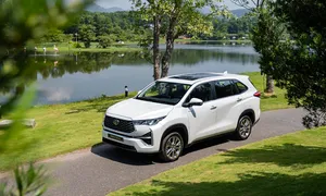 Bản hybrid chiếm 34% doanh số Innova Cross Bản hybrid chiếm 34% doanh số Innova Cross