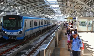 Hơn 900.000 lượt khách đi metro Bến Thành - Suối Tiên tuần đầu vận hành Hơn 900.000 lượt khách đi metro Bến Thành - Suối Tiên tuần đầu vận hành