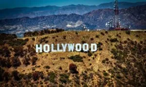 Núi nào ở Los Angeles có chữ 'Hollywood'?