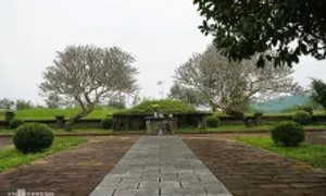 Hai người Trung Quốc đào trộm mộ cổ của vua nhà Hậu Lê Hai người Trung Quốc đào trộm mộ cổ của vua nhà Hậu Lê