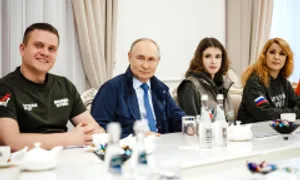 Nga nói Ukraine đã tập kích UAV quy mô lớn vùng Kursk khi ông Putin tới thăm Nga nói Ukraine đã tập kích UAV quy mô lớn vùng Kursk khi ông Putin tới thăm