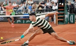 Alcaraz thua set đầu ở Roland Garros