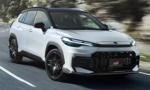 Toyota Corolla Cross GR Sport 2025 giá gần 27.000 USD