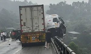 Tai nạn liên hoàn trên cao tốc Nội Bài - Lào Cai