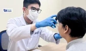 Nốt sẩn nhỏ trên mặt bé trai tiến triển thành u Nốt sẩn nhỏ trên mặt bé trai tiến triển thành u