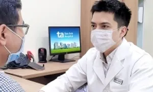 Xương ức gãy làm ba sau tai nạn giao thông Xương ức gãy làm ba sau tai nạn giao thông