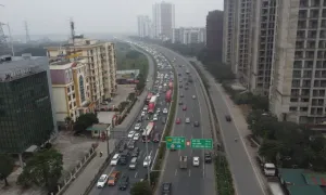 Cấm xe tải đi làn sát dải phân cách trên hai cao tốc trong ba tháng